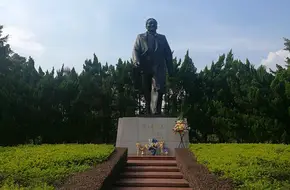 Deng Xiaoping Statue