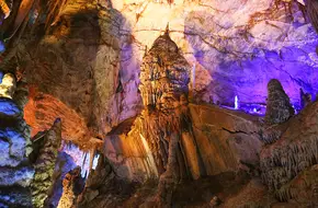 ShiHuaDong Cave