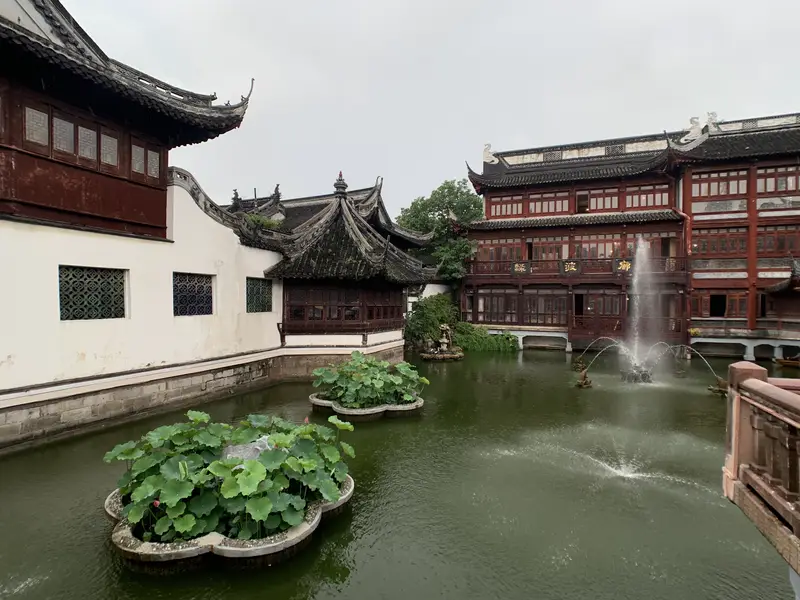 Yu Garden - Nine Zigzag Bridge