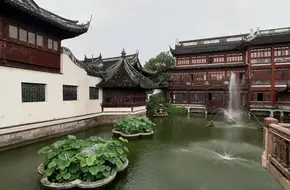 Yu Garden - Nine Zigzag Bridge