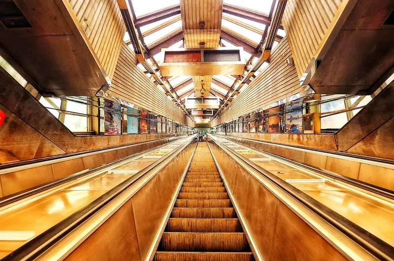 Lianglukou Crown Escalator