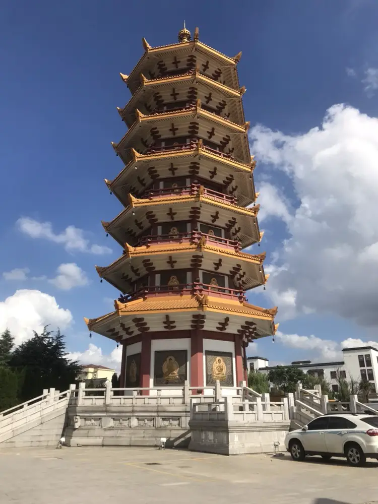 Ten Thousand Buddha Pagoda