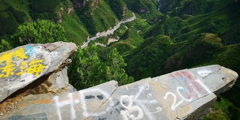 Eagle'S Beak Cliff