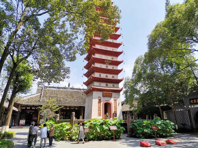 Baoguang Guihu Cultural Tourism Area Baoguang Temple