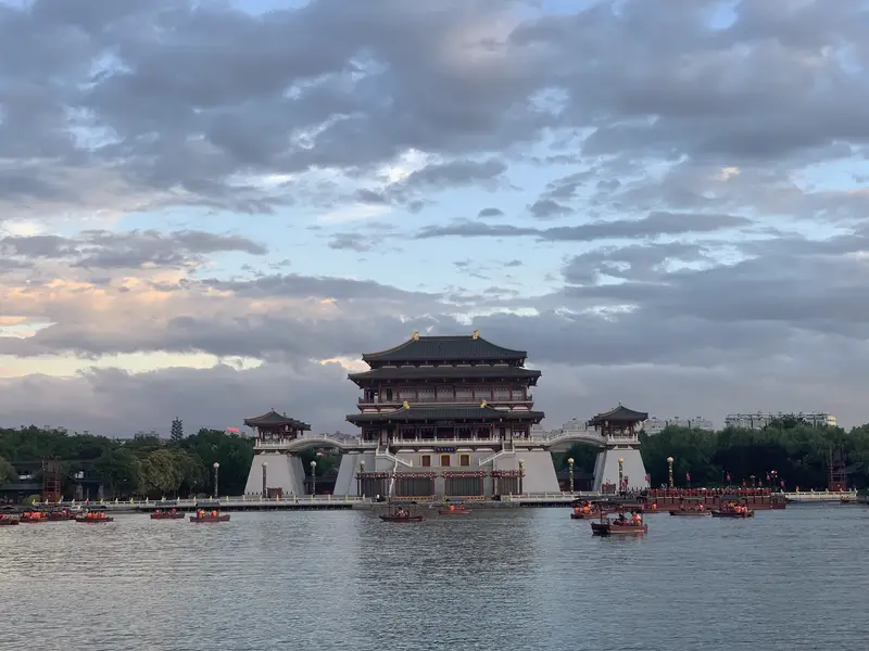 Da Tang Fu Rong Garden - Ziyun Pavilion