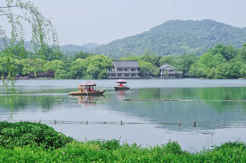 West Lake Scenic Area - Su Causeway