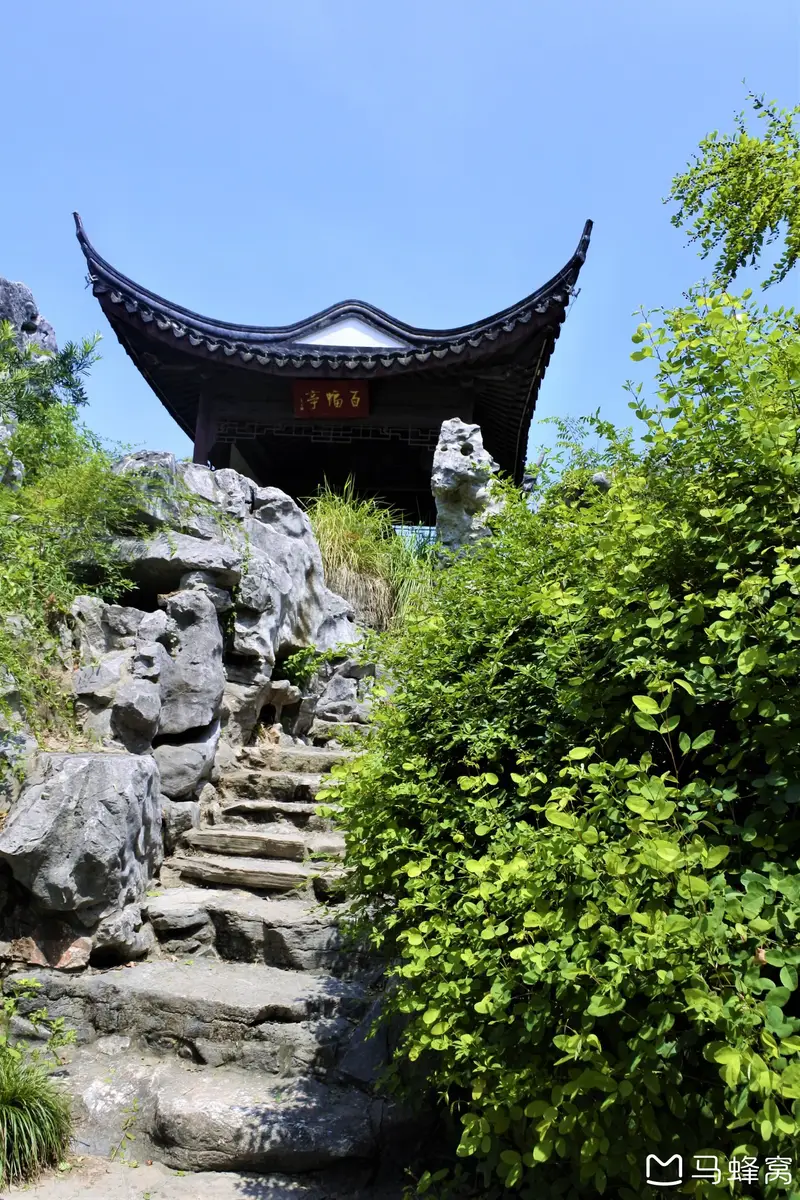 Hundred Bats Pavilion