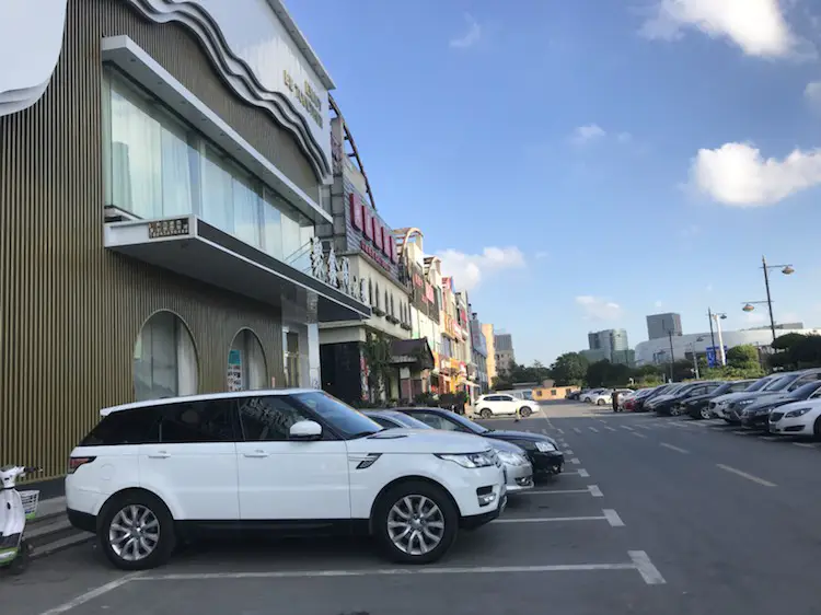 XueleShan Indoor Skiing Hall (Qibao Vanke Branch)