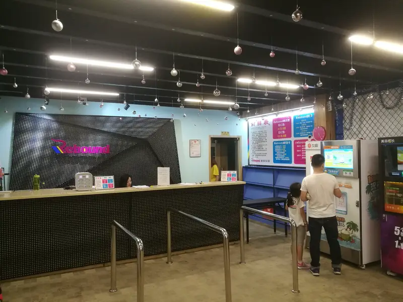 Bounce Paradise Trampoline Theme Park
