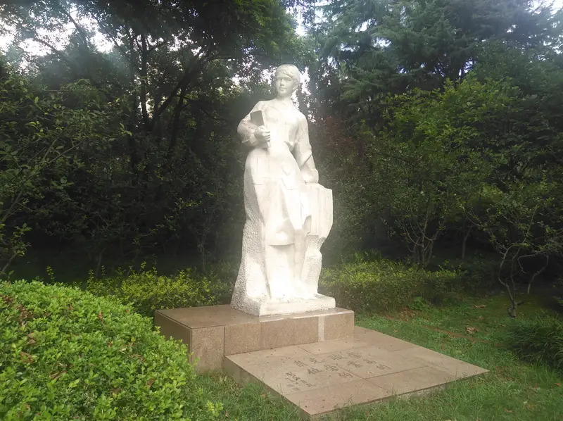 Statue Of The Nurse