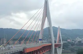 Dong Shui Men Yangtze River Bridge