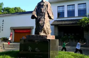 Lu Xun Statue