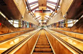Lianglukou Crown Escalator