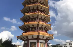 Ten Thousand Buddha Pagoda