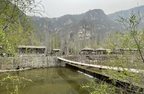 Huangshan Village Po Feng Ling Autumn Maple Pavilion
