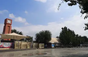 Xiaoyue Yuan Swimming Pool