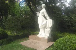 Statue Of The Nurse