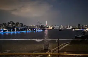 360-Degree Viewing Circular Gallery