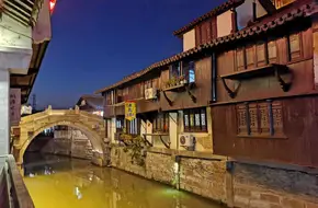 Xinchang Ancient Town - Qinglong Bridge