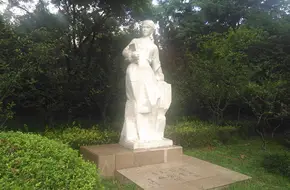 Statue Of The Nurse