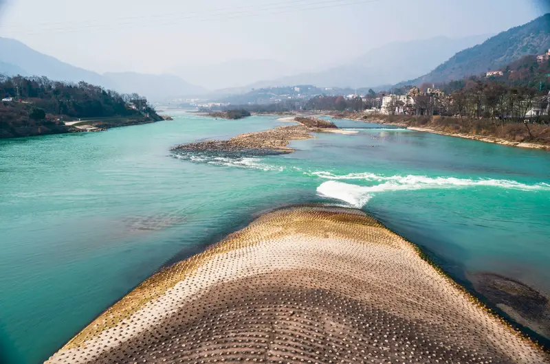 Yuzui Water-Dividing Embankment