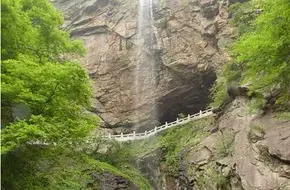 Flying Curtain Cave