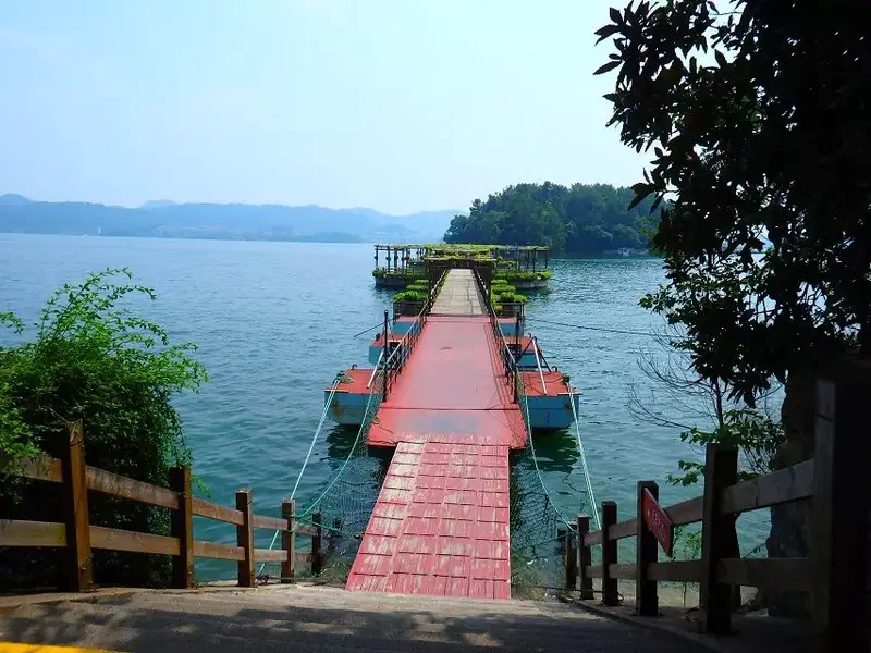 Three Pools Island Scenic Area