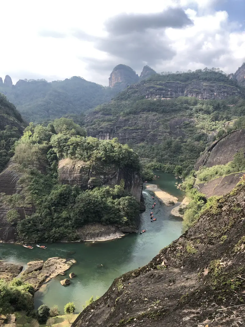 Ten-Thousand-Ren Cliff