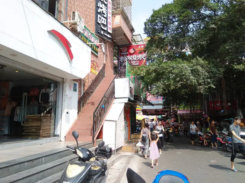 Old Banyan Tree Bar