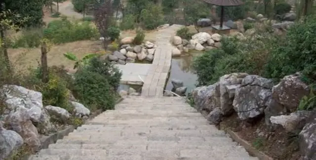 Lingshan Cave Scenic Area