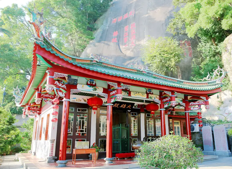 Gulangyu Scenic Area - Sunlight Rock Temple