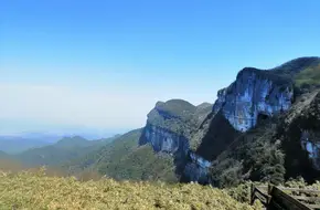 Jinfoshan Cliffside Suspension Walkway