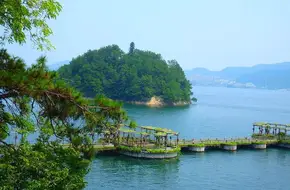 Three Pools Island Scenic Area