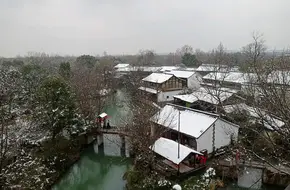 Curved Water Bridge