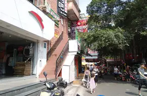 Old Banyan Tree Bar