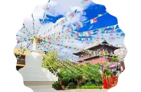 Lijiang Qiangu Qing Cultural Square