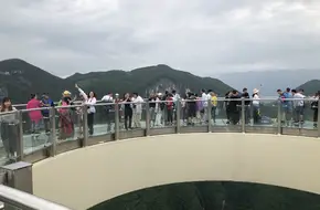 Yunyang Longgang Dragon Bridge Show