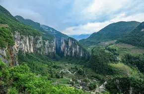 Fengjie Tiankeng-Dongfeng