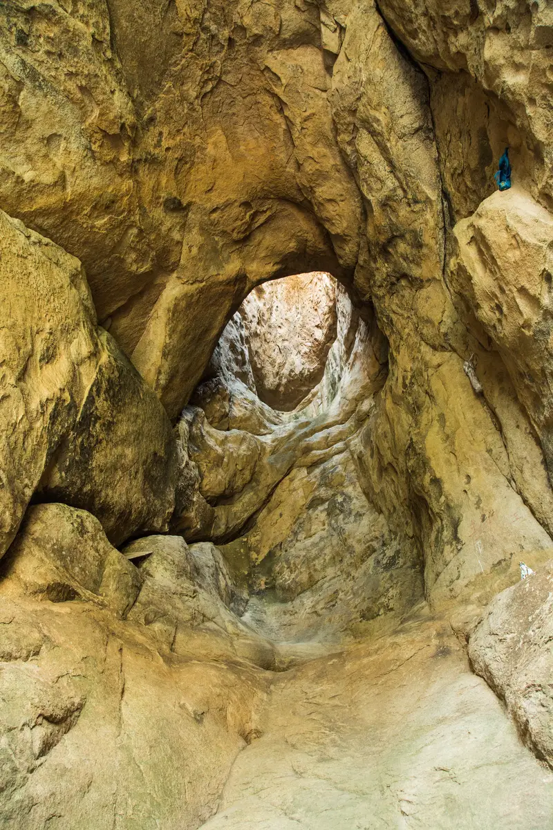 Naluoya Cave