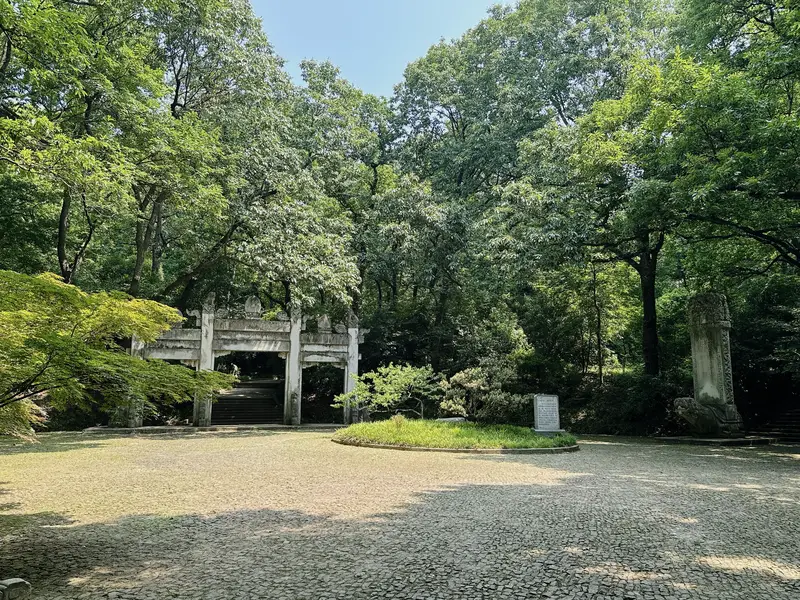 The Tomb Of Tan Yankai, Huabiao, Stone Lions, Flower Pots