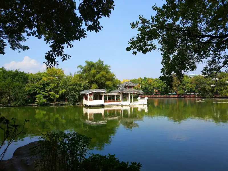 Rong Lake Park