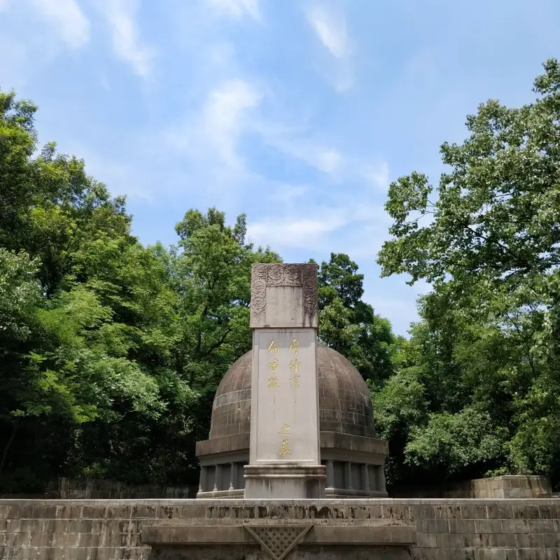 Liao Zhongkai And He Xiangning'S Tomb