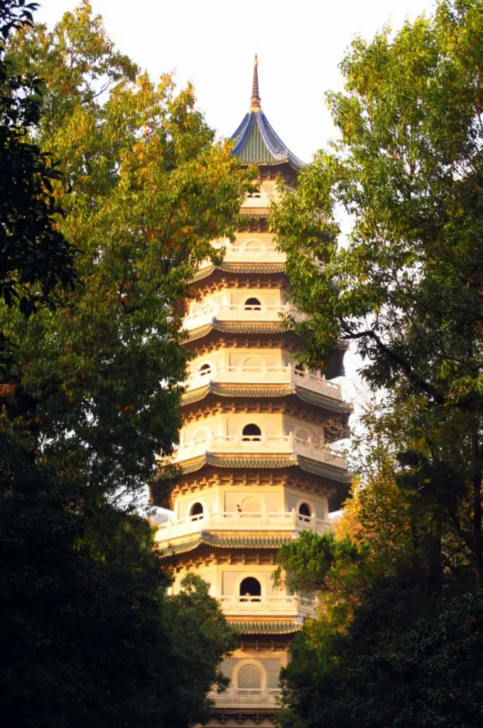 Linggu Tower