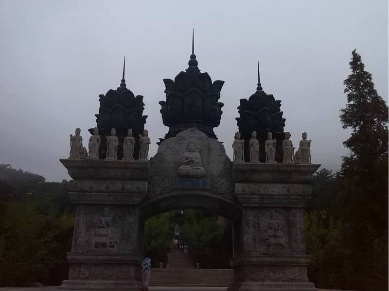 Huazaｎg World Mountain Gate