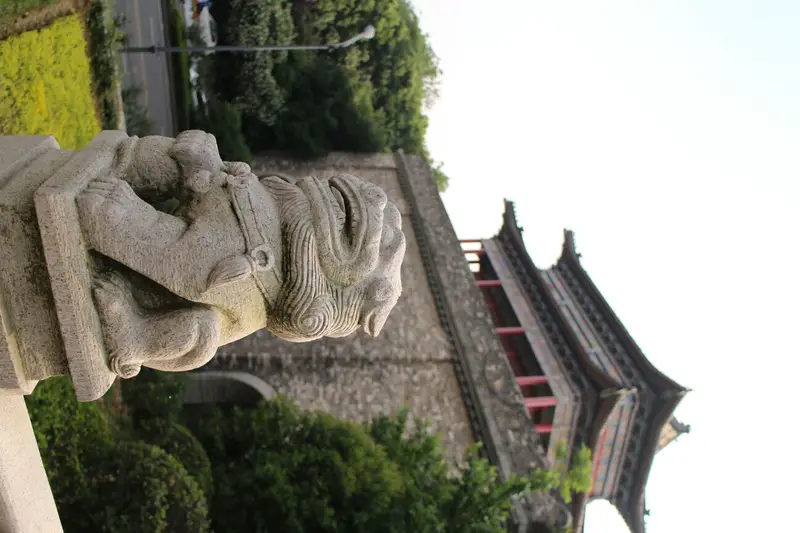 Yifeng Gate