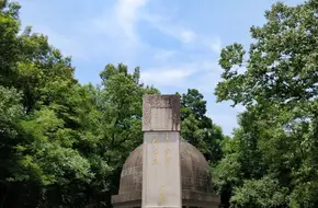 Liao Zhongkai And He Xiangning'S Tomb