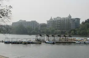 Jingshan Lake