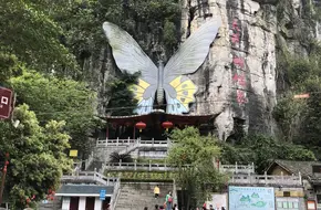 Yangshuo Black Stone Rock Climbing Base
