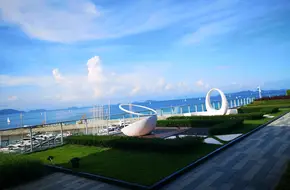 Luxury Yacht Viewing Of The Maritime Palace