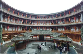 Bokelou Square